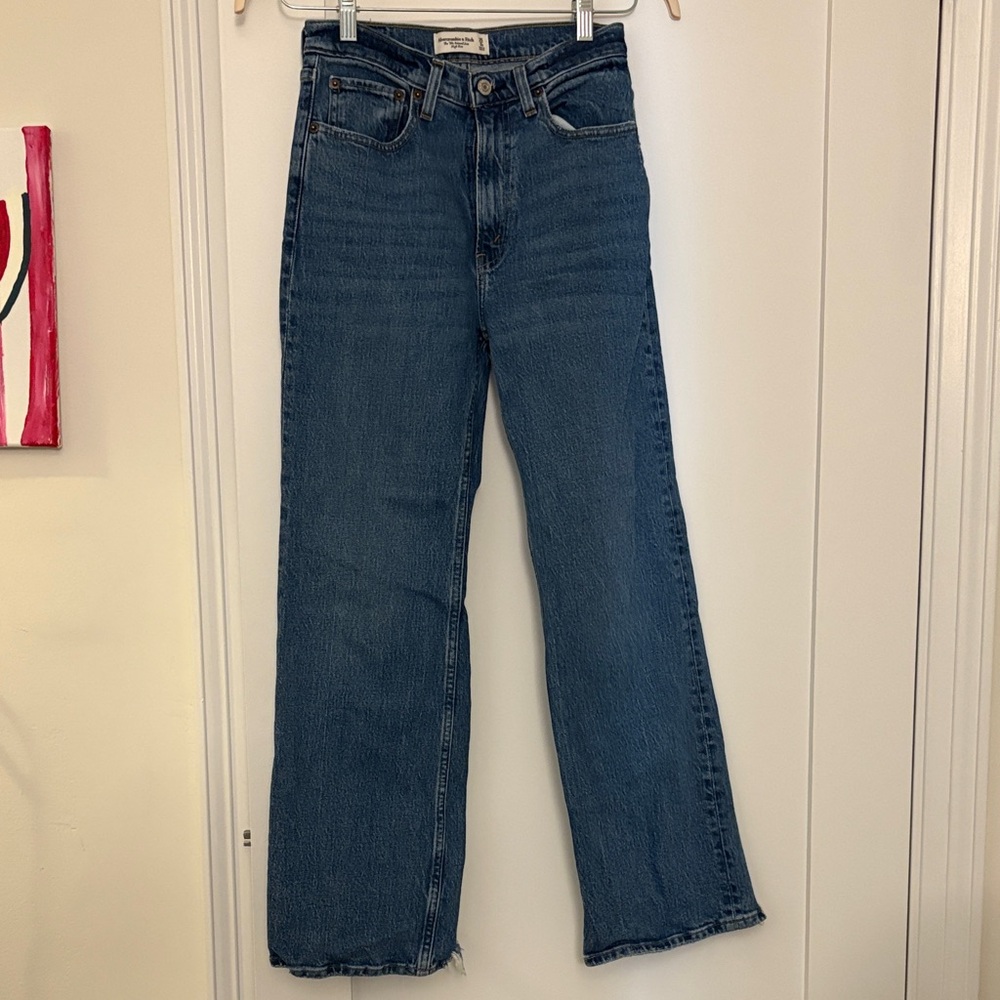 Abercrombie and Fitch 90s relaxed jean high rise 25S